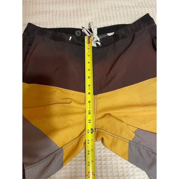 Vuori Men’s Yellow Brown & Gray Board Shorts Swim Shorts Medium - Picture 7 of 12